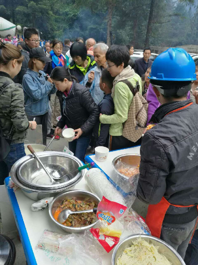 中国建筑:抢通塌方路段并营救安顿320名游客