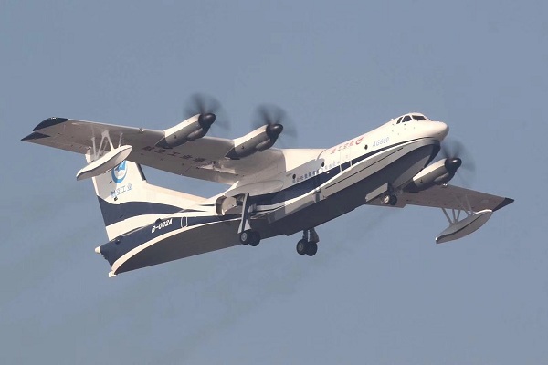 我国大型水陆两栖飞机“鲲龙”AG600首飞成功  