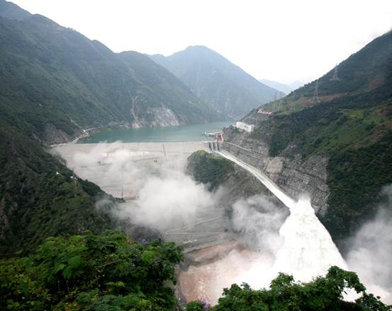 说明: 瀑布沟水电站泄洪