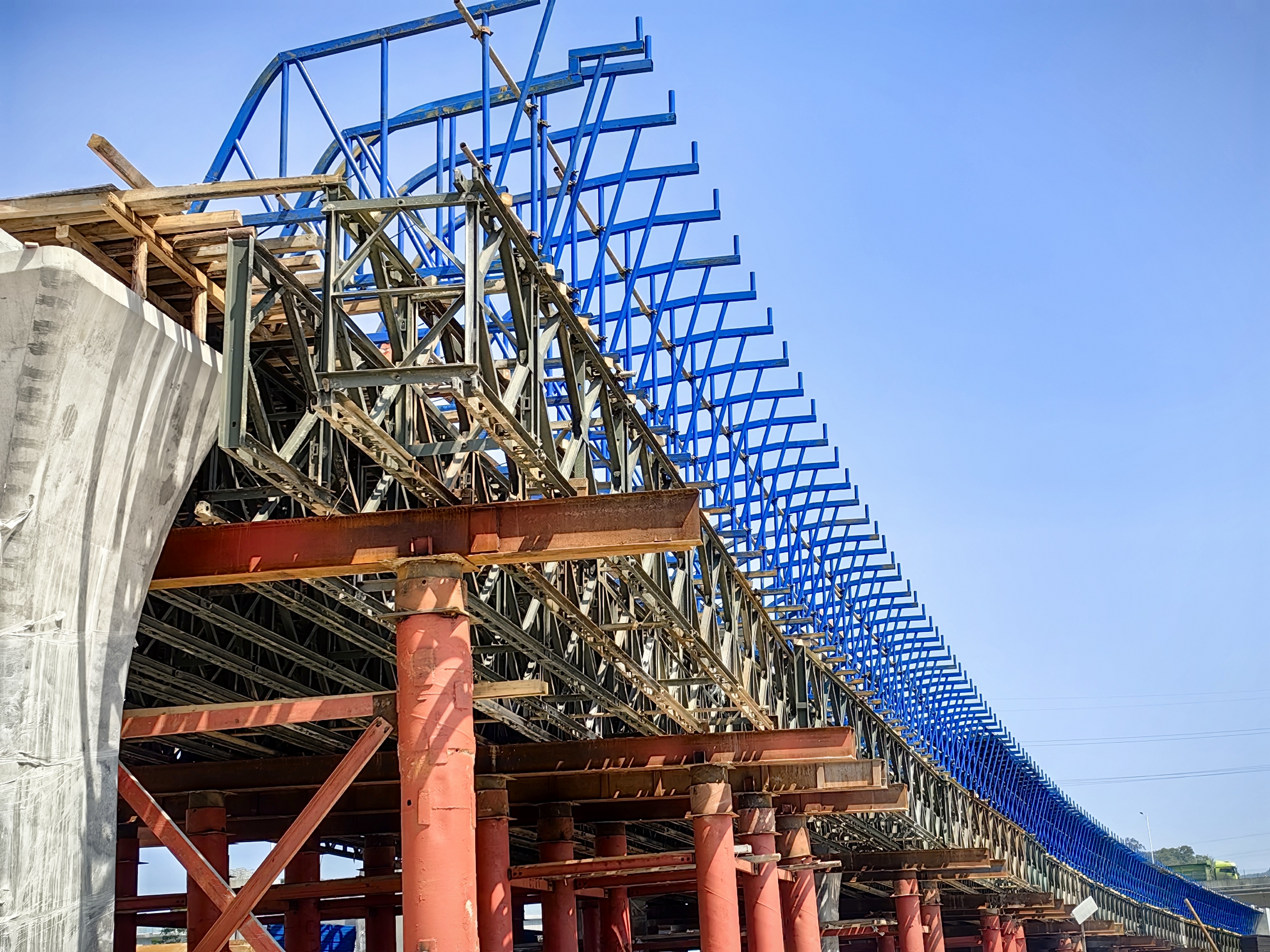12：基础公司省道219线项目榜山高架桥现浇箱梁支架施工现场.jpg