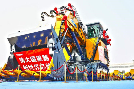 我国最大吨位挖掘机在江苏徐州下线