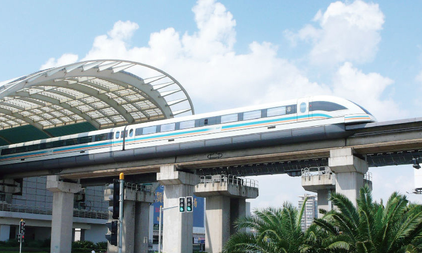 由中国通号自主研发的中低速磁悬浮列车运行控制系统（MATC），最短发车间隔3分钟，实现列车的自动驾驶，装备北京S1线。图为配备该系统的磁悬浮列车。