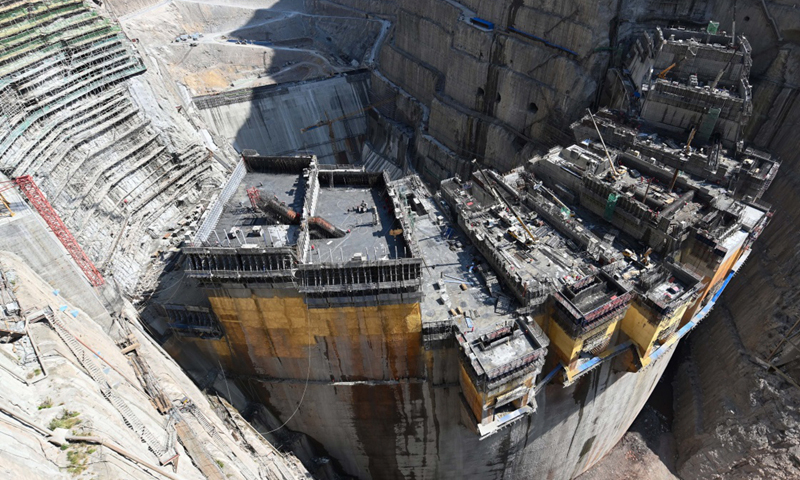 图为5月31日，建设中的乌东德水电站大坝主体工程。（新华社记者 陈晔华 摄）