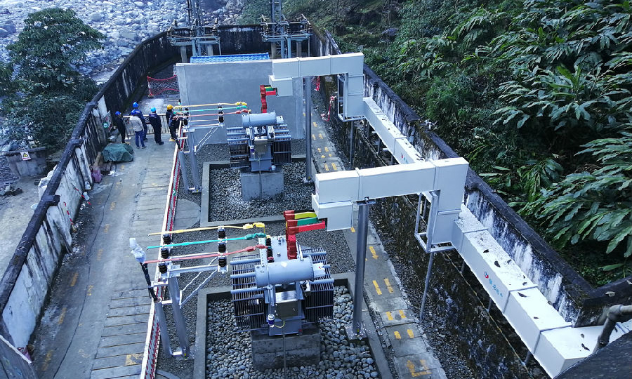 图为微电网改造现场。
