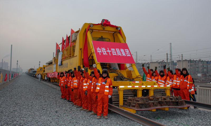 建成通车后，乘高铁从通辽到沈阳时间由现在的5个小时左右缩短至1.5小时左右，通辽到北京的时间由现在14小时左右缩短至3.5小时左右，对于促进内蒙古自治区东部地区经济发展都将发挥重要作用。（摄影 袁瑞宇）