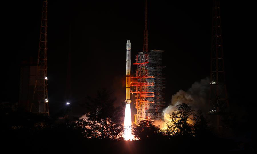 6月5日21时07分，我国风云二号H星在西昌卫星发射中心用长征三号甲运载火箭成功发射。 新华社发（梁珂岩 摄）