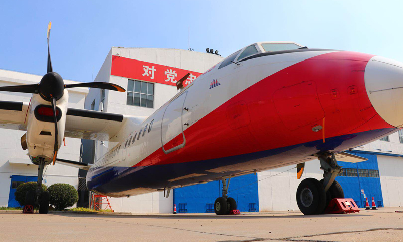 2005年, 由航空工业西飞民机生产的首架新舟60飞机交付非洲津巴布韦，由此开启了飞向世界的征程。十多年来，已累计交付亚洲、非洲等“一带一路”沿线国家百余架，运营在近三百条航线上，成为中国制造在“一带一路”上的一张亮丽名片。图为航空工业西飞民机生产的新舟60飞机。（王文铎 摄）