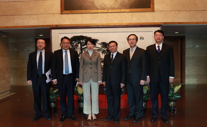 刘强会见美国通用电气公司全球高级副总裁段小