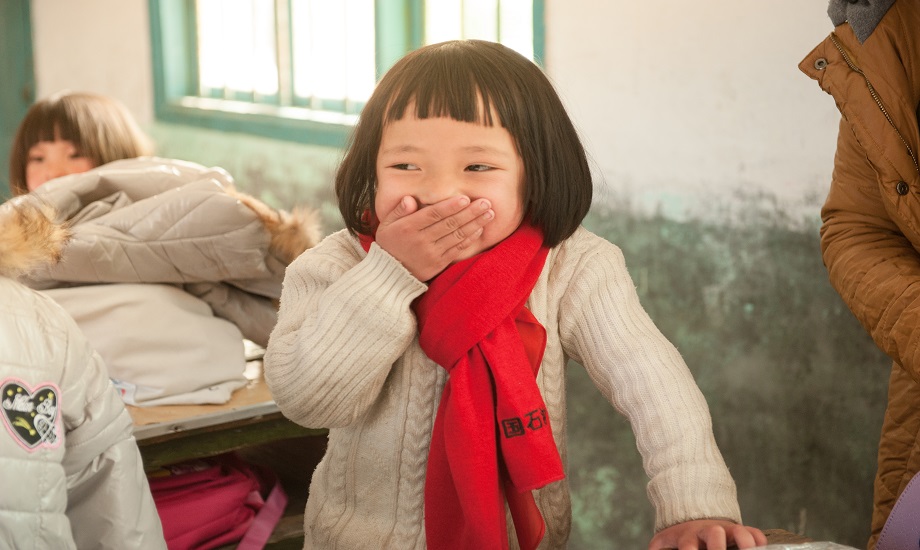 2014年开始，中国石油发起“温暖衣+1”公益行动，每年冬天为他们量身定制，送去温暖（一件羽绒服、一副手套、一顶棉帽、一条围巾、一个书包等）。现已帮助近8000个家庭。